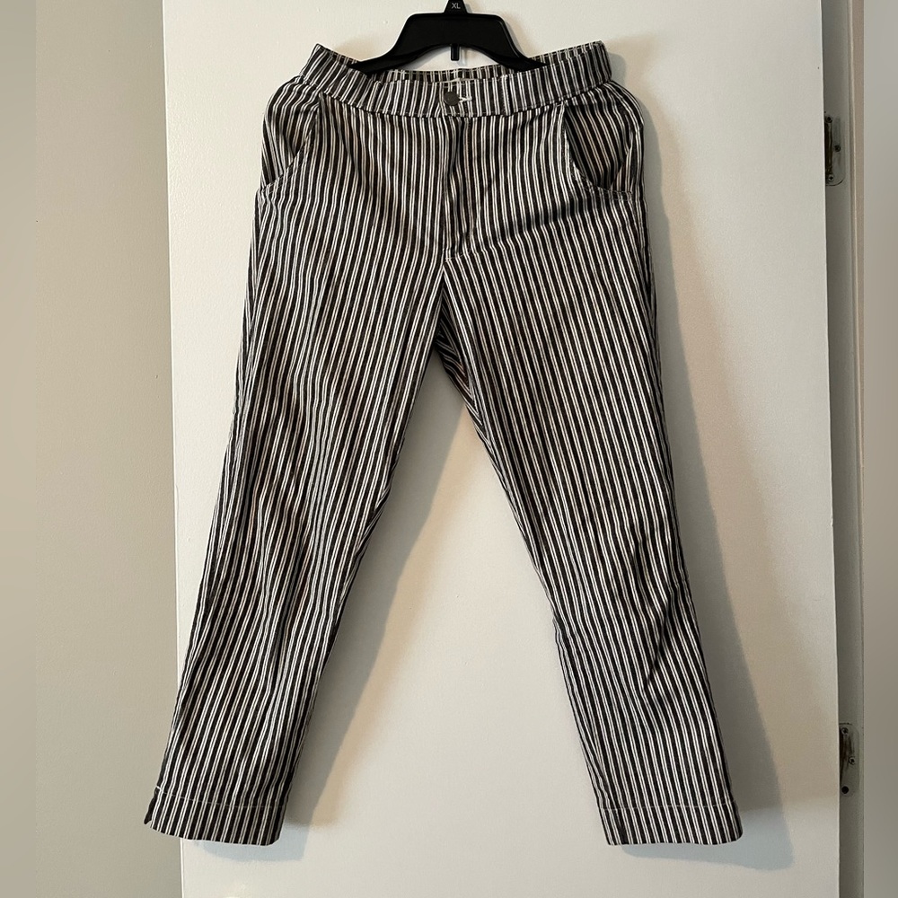 White and gray dress pants with pockets